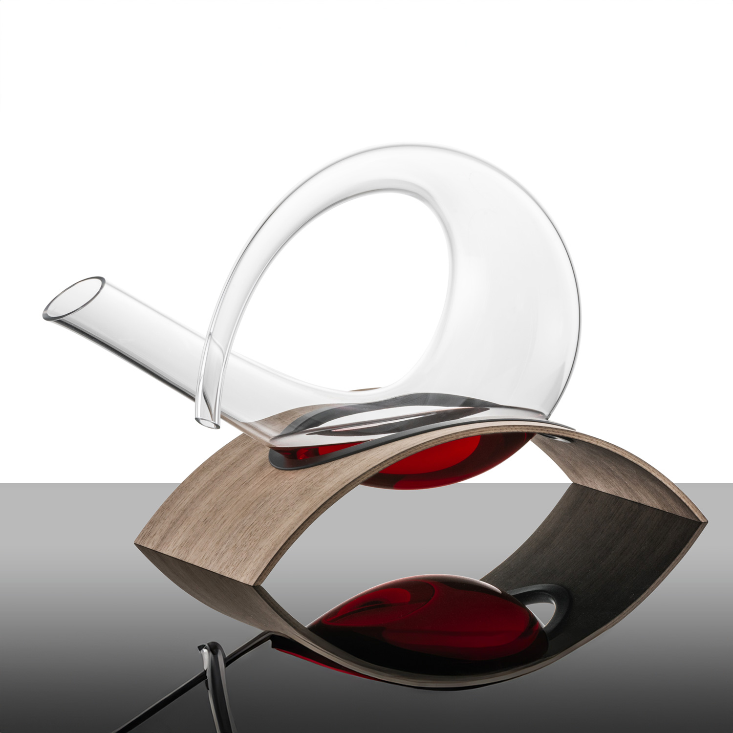 EDITION WOOD Dekantierkaraffe 773 auf Nussbaum 1 EDITION WOOD Dekantierkaraffe 773 auf Nussbaum